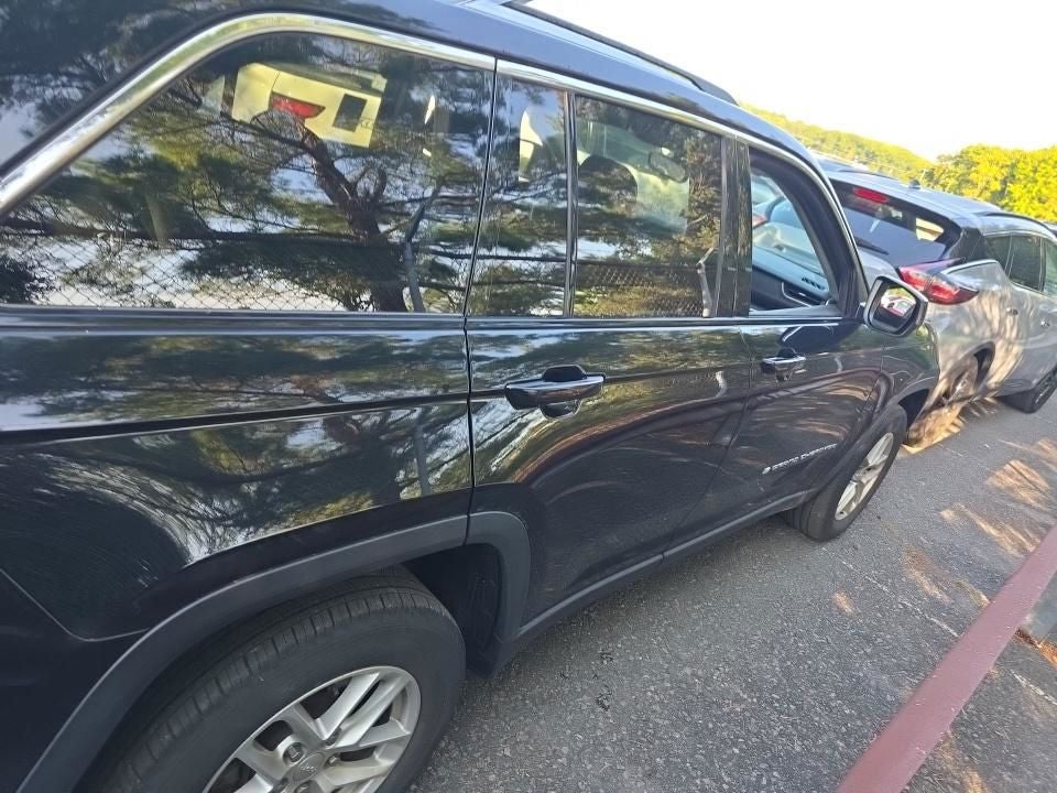 2023 Jeep Grand Cherokee Laredo 4x4