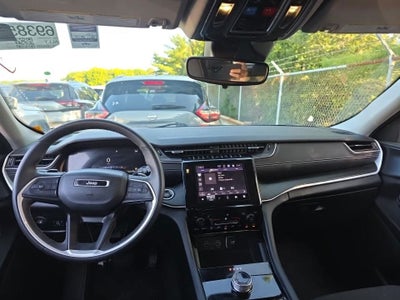 2023 Jeep Grand Cherokee Laredo 4x4