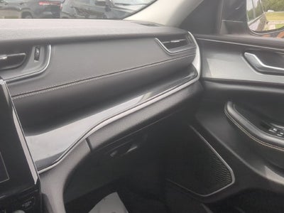 2022 Jeep Grand Cherokee L Laredo 4x4