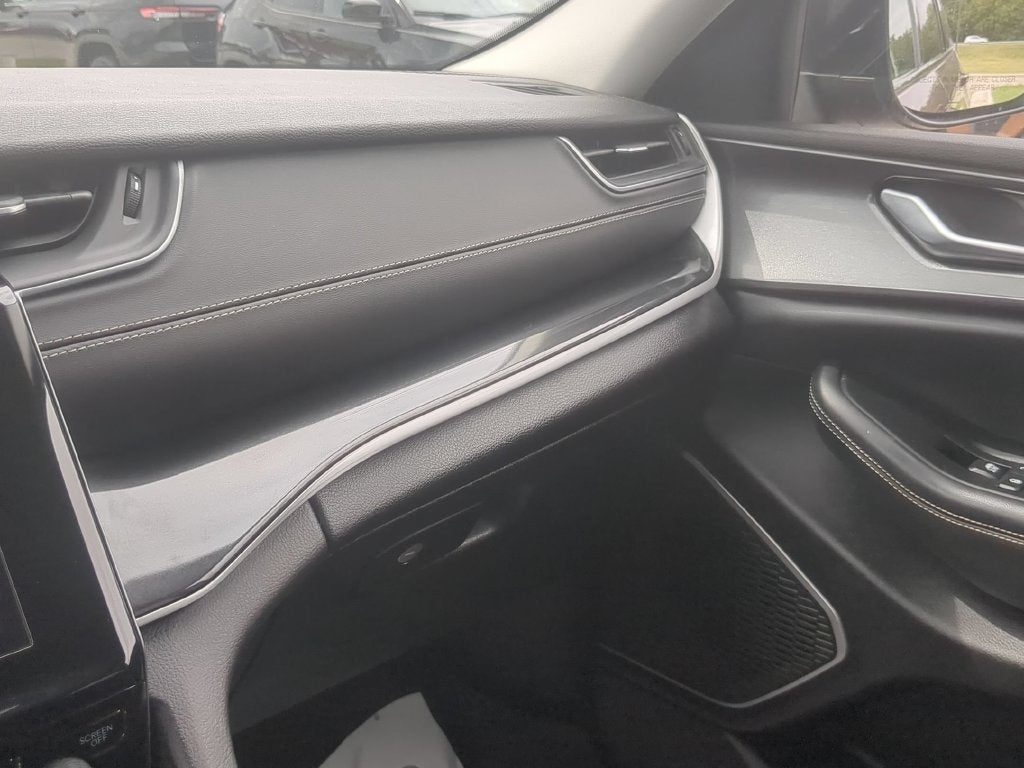 2022 Jeep Grand Cherokee L Laredo 4x4
