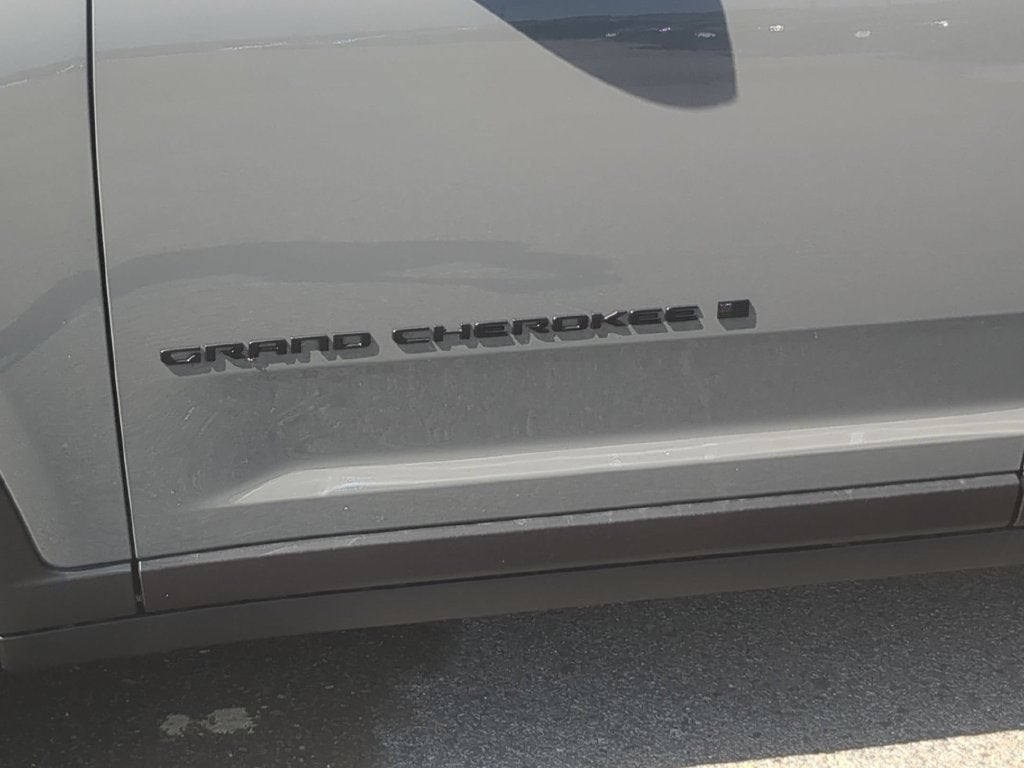 2027 Jeep Grand Cherokee L GRAND CHEROKEE L LAREDO ALTITUDE 4X4