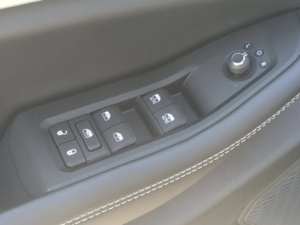 2027 Jeep Grand Cherokee L GRAND CHEROKEE L LAREDO ALTITUDE 4X4