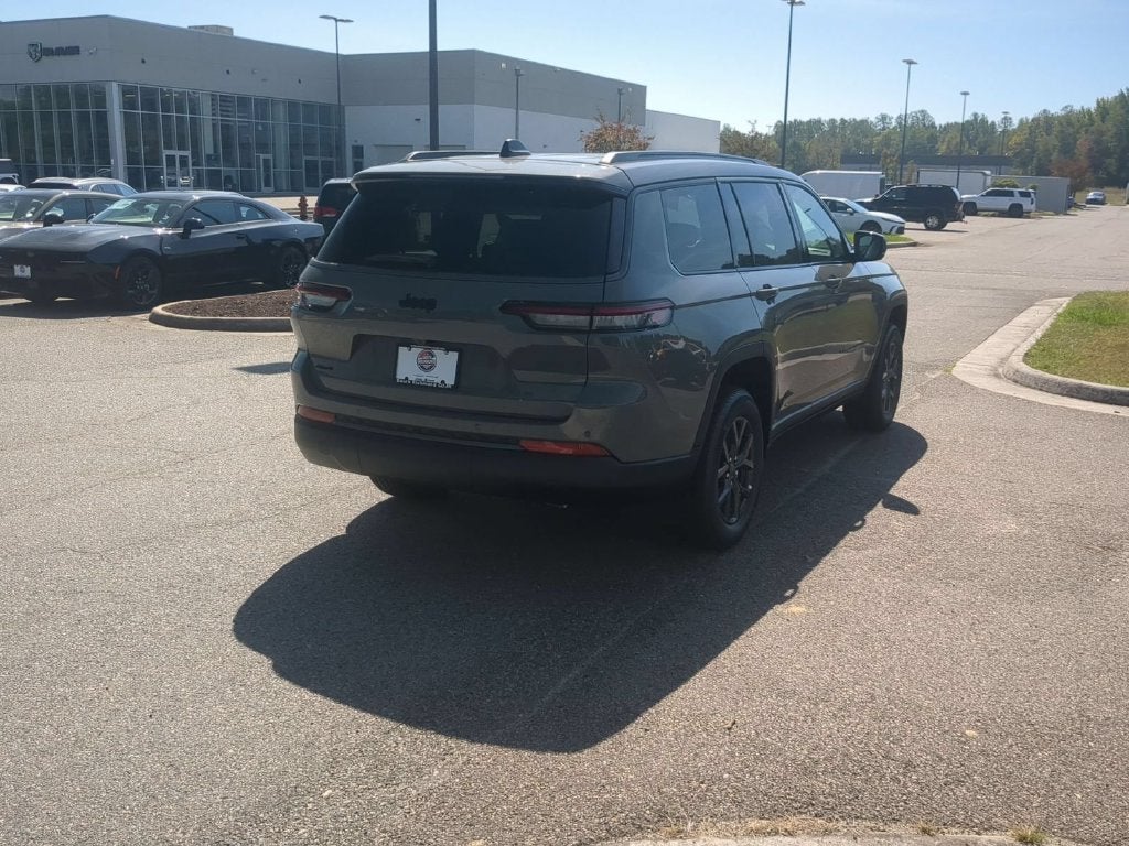 2027 Jeep Grand Cherokee L GRAND CHEROKEE L LAREDO ALTITUDE 4X4