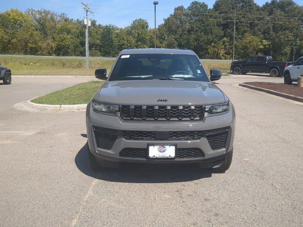 2027 Jeep Grand Cherokee L GRAND CHEROKEE L LAREDO ALTITUDE 4X4