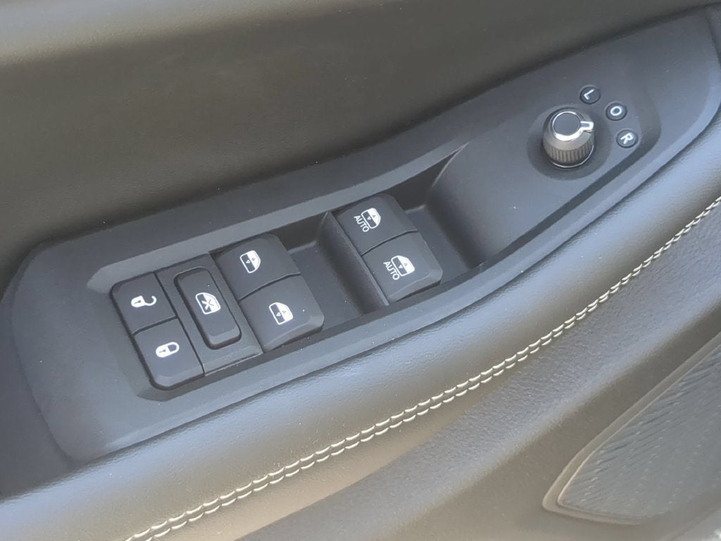 2027 Jeep Grand Cherokee L GRAND CHEROKEE L LAREDO ALTITUDE 4X4