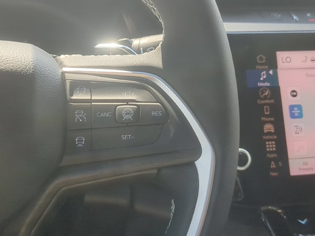 2027 Jeep Grand Cherokee L GRAND CHEROKEE L LAREDO ALTITUDE 4X4