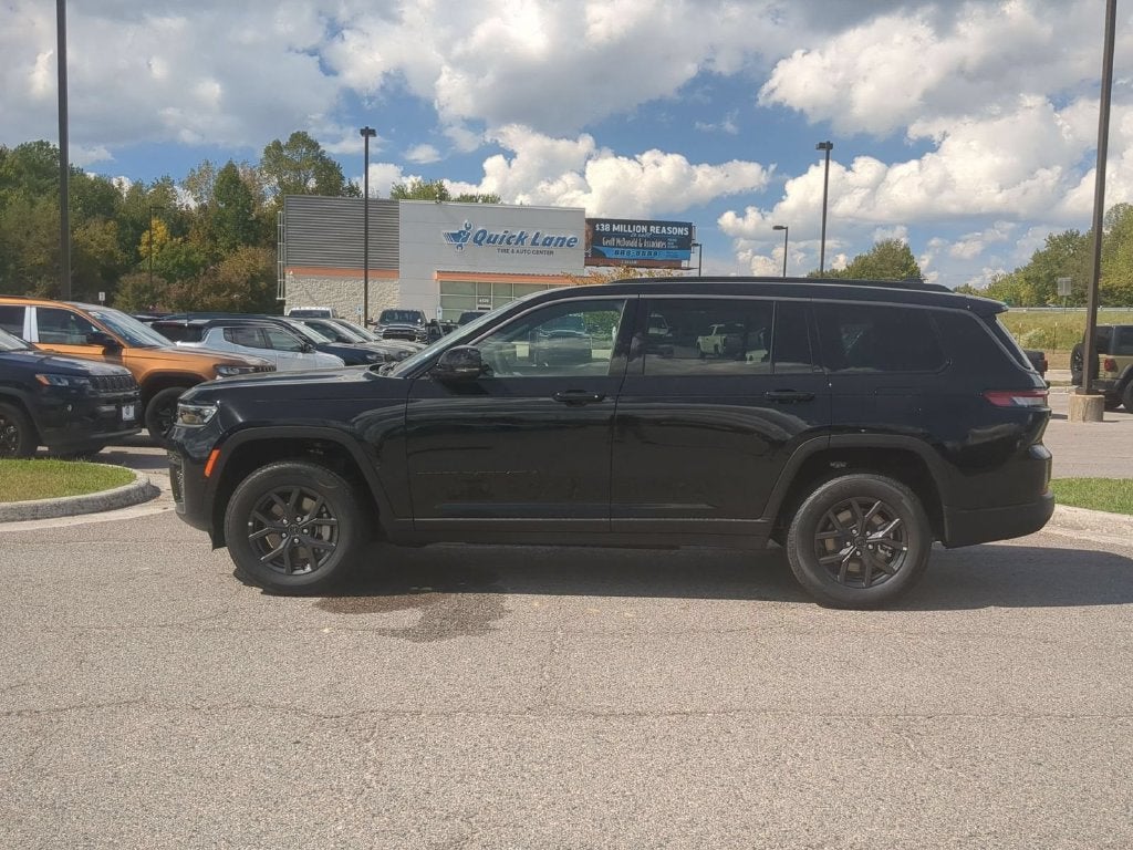 2027 Jeep Grand Cherokee L GRAND CHEROKEE L LAREDO ALTITUDE 4X4