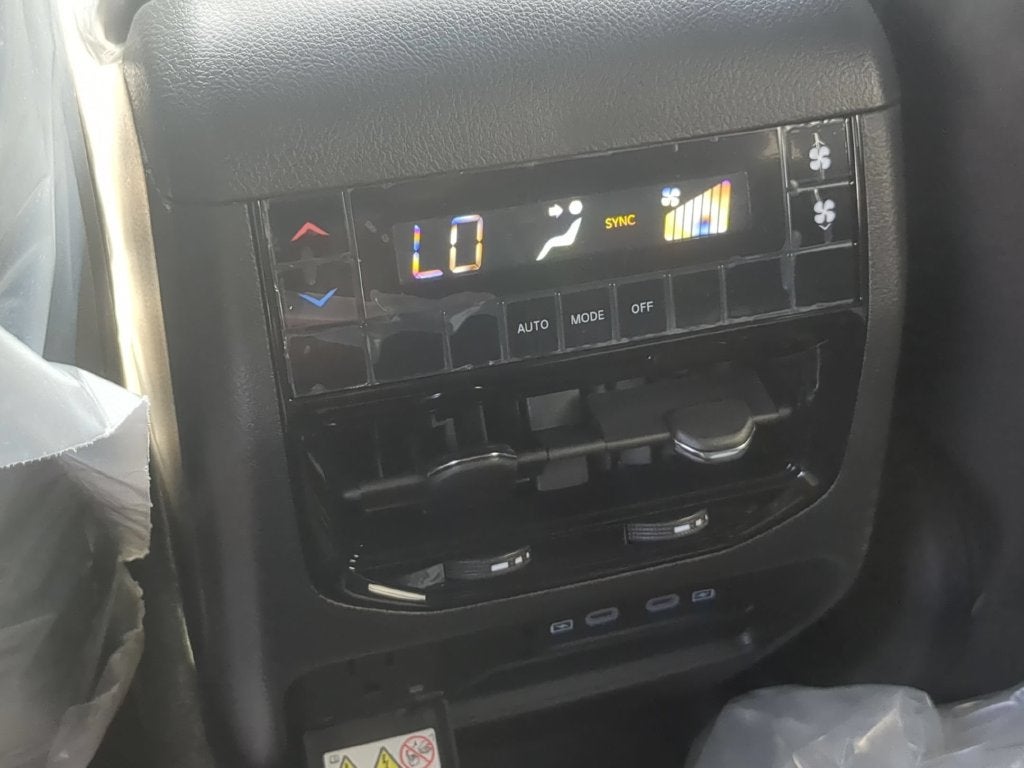 2027 Jeep Grand Cherokee L GRAND CHEROKEE L LAREDO ALTITUDE 4X4