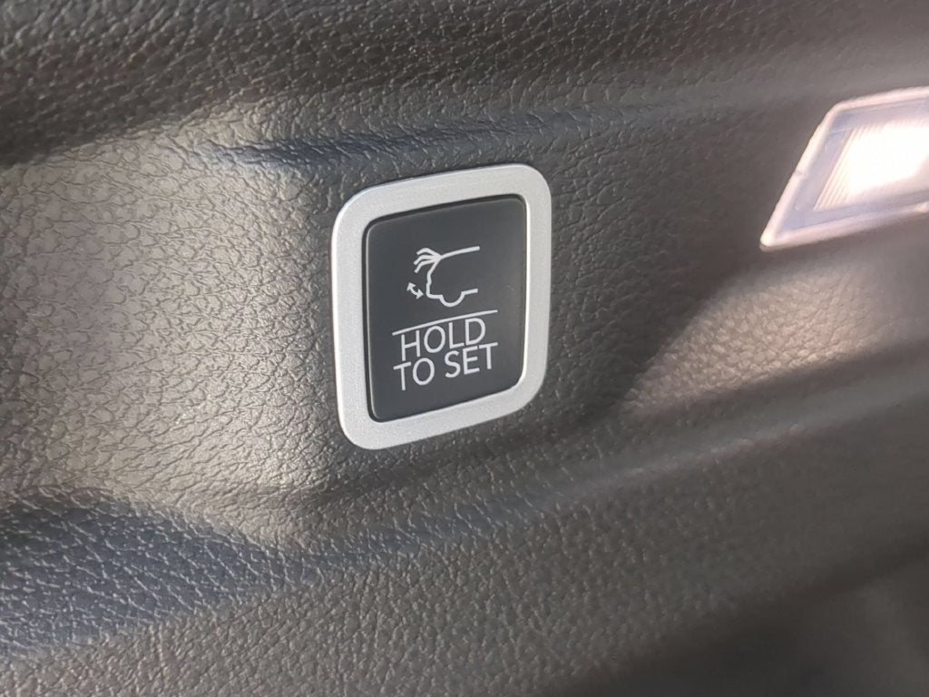 2027 Jeep Grand Cherokee L GRAND CHEROKEE L LAREDO ALTITUDE 4X4