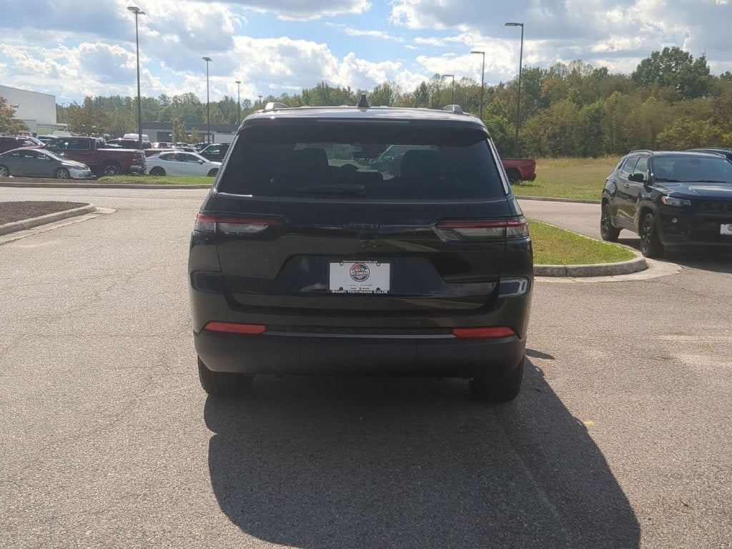 2027 Jeep Grand Cherokee L GRAND CHEROKEE L LAREDO ALTITUDE 4X4