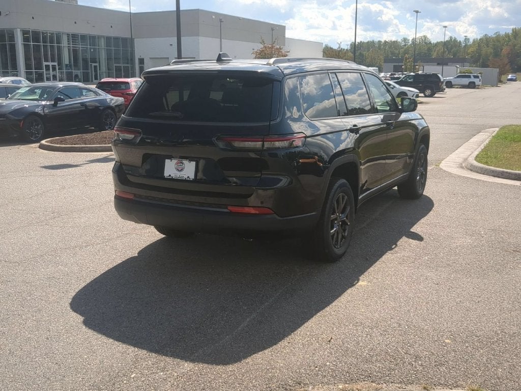 2027 Jeep Grand Cherokee L GRAND CHEROKEE L LAREDO ALTITUDE 4X4