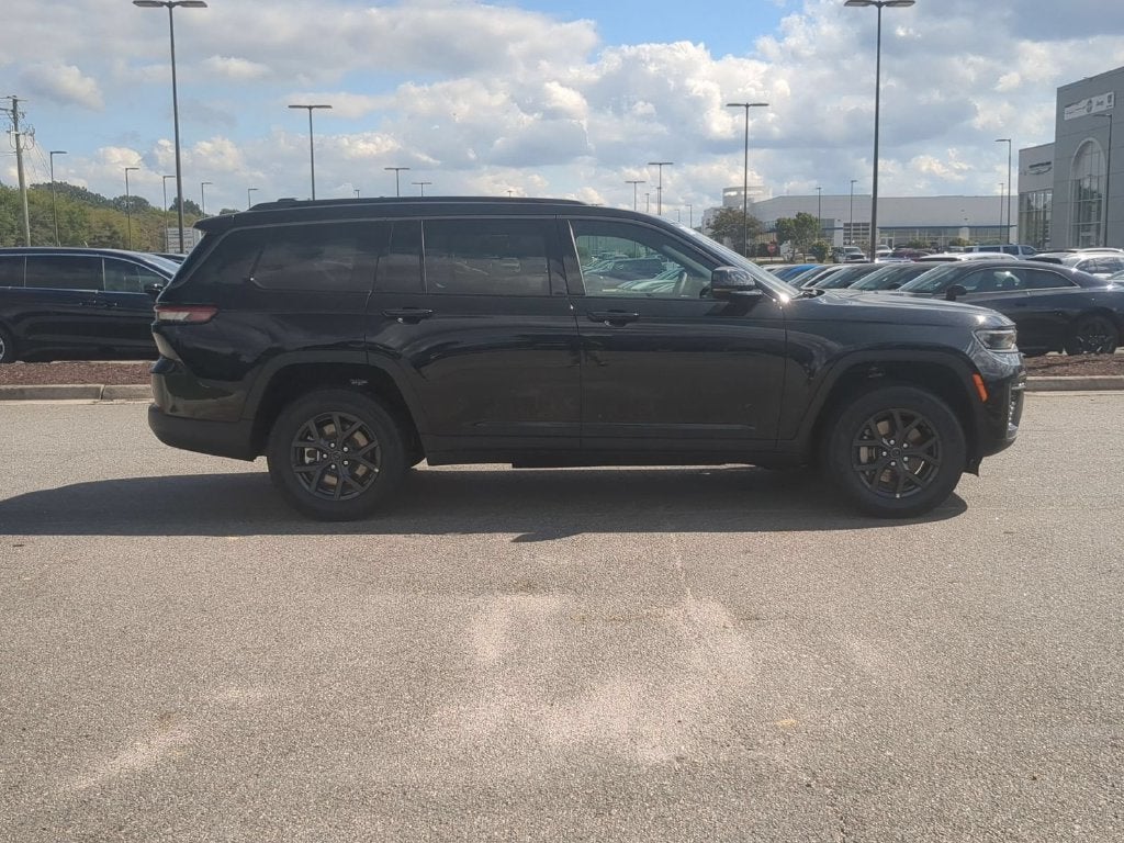 2027 Jeep Grand Cherokee L GRAND CHEROKEE L LAREDO ALTITUDE 4X4