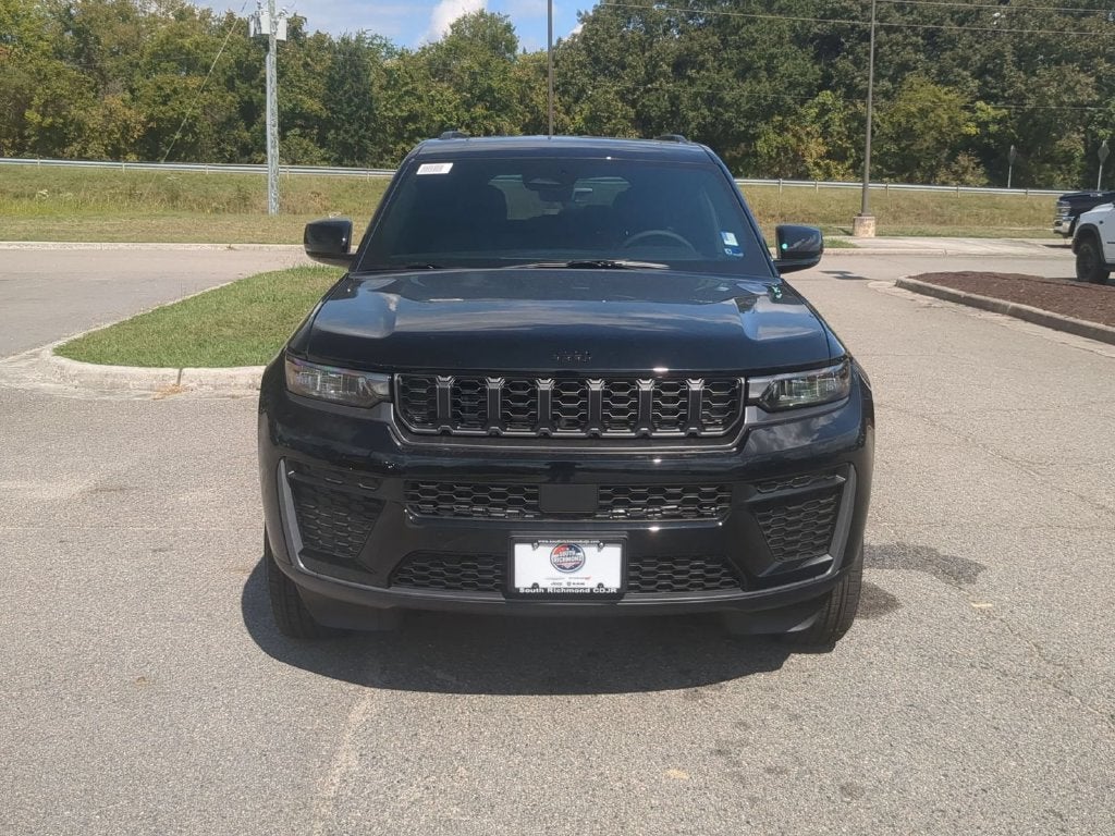 2027 Jeep Grand Cherokee L GRAND CHEROKEE L LAREDO ALTITUDE 4X4
