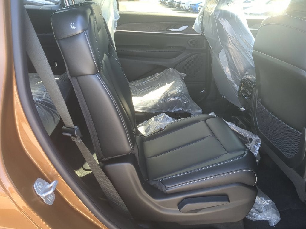 2027 Jeep Grand Cherokee L GRAND CHEROKEE L LIMITED 4X4