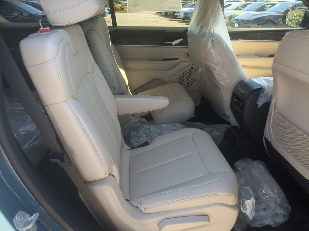 2027 Jeep Grand Cherokee L GRAND CHEROKEE L LIMITED 4X4