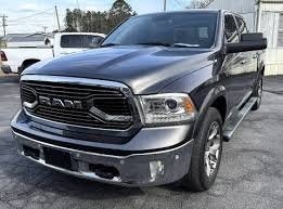 2017 RAM 1500 Laramie Crew Cab 4x2 5'7' Box