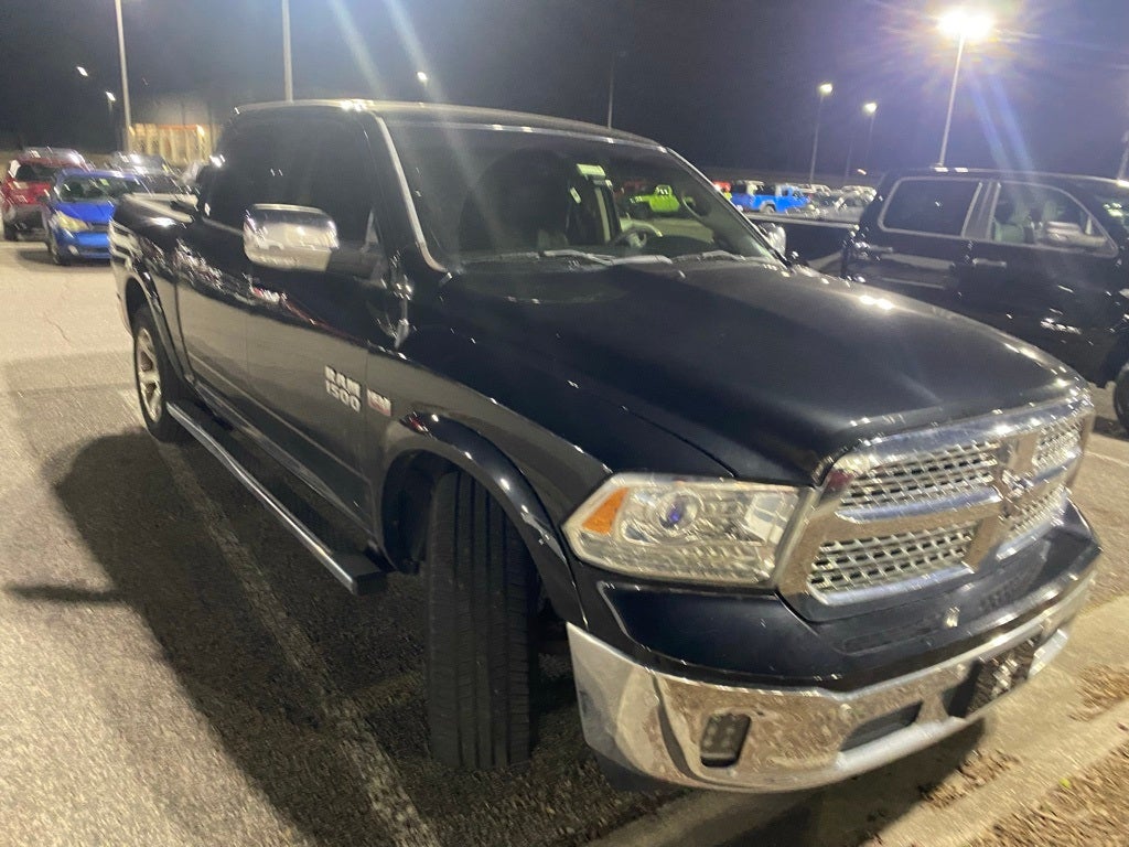 2017 RAM 1500 Laramie Crew Cab 4x2 5'7' Box