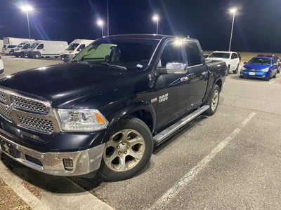 2017 RAM 1500 Laramie Crew Cab 4x2 5'7' Box