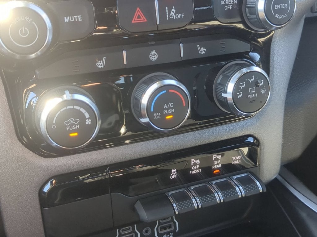 2025 RAM 1500 Big Horn Crew Cab 4x4 5'7' Box