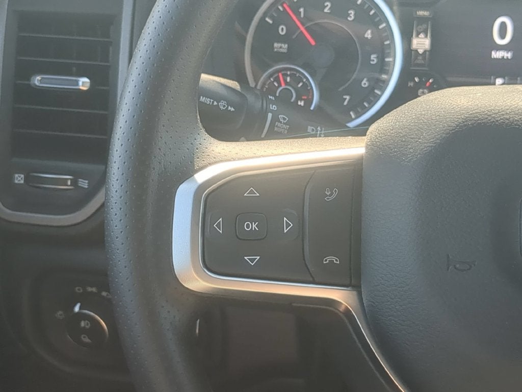 2027 RAM Ram 1500 RAM 1500 EXPRESS CREW CAB 4X4 5'7' BOX