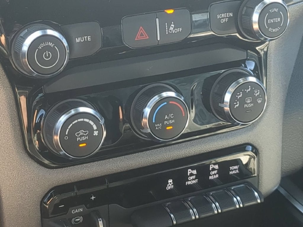 2027 RAM Ram 1500 RAM 1500 EXPRESS CREW CAB 4X4 5'7' BOX