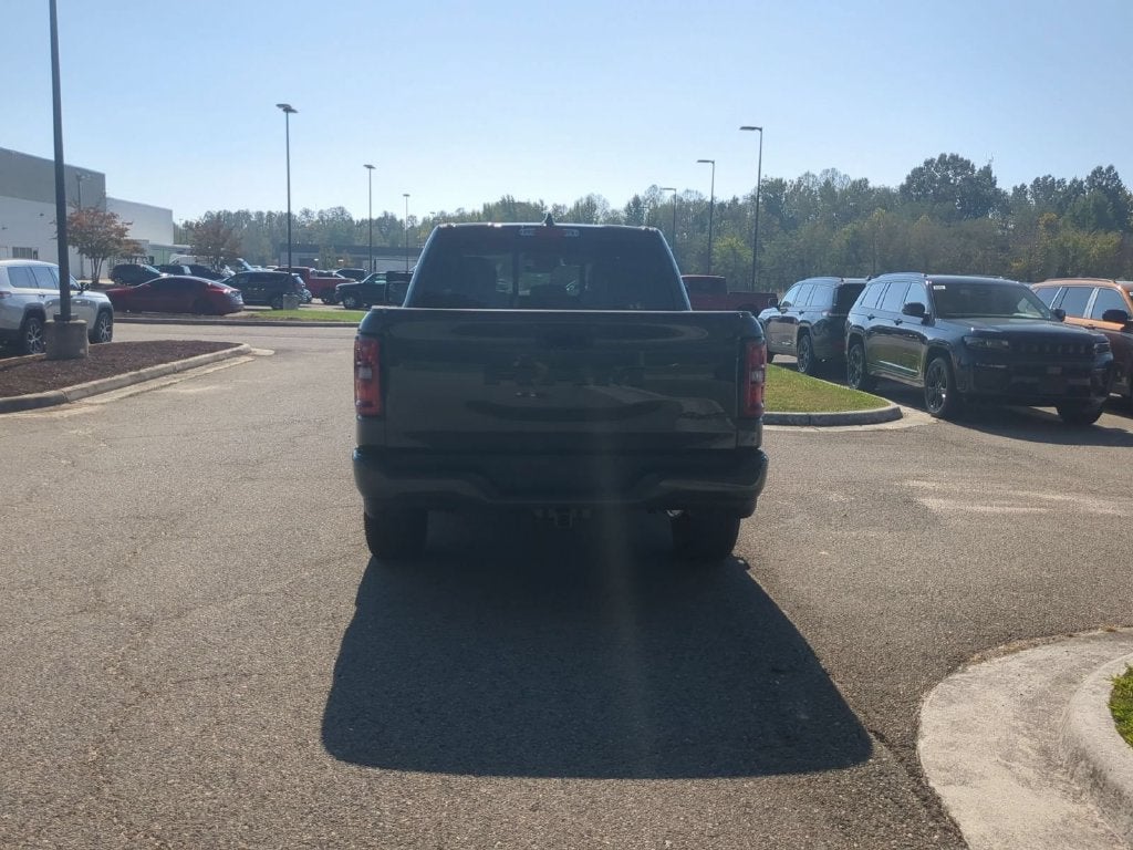 2027 RAM Ram 1500 RAM 1500 EXPRESS CREW CAB 4X4 5'7' BOX
