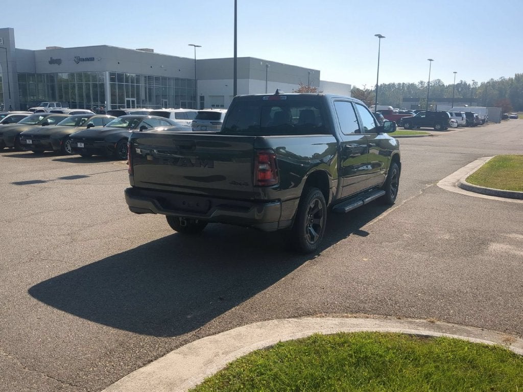 2027 RAM Ram 1500 RAM 1500 EXPRESS CREW CAB 4X4 5'7' BOX