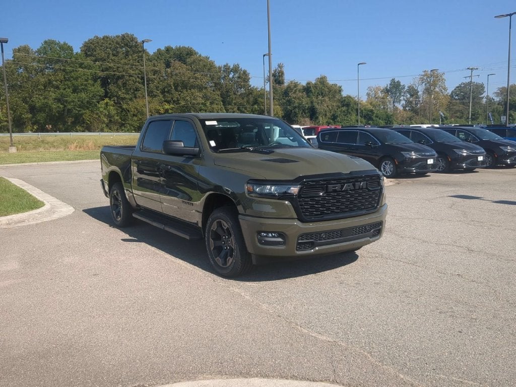 2027 RAM Ram 1500 RAM 1500 EXPRESS CREW CAB 4X4 5'7' BOX
