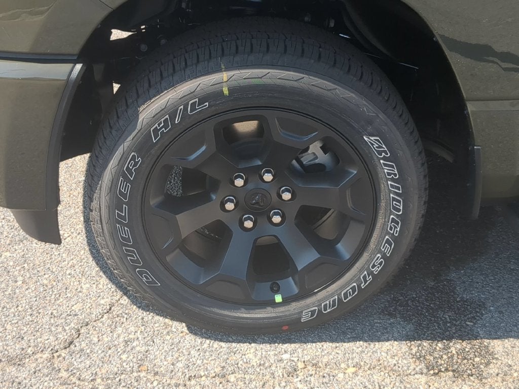 2027 RAM Ram 1500 RAM 1500 EXPRESS CREW CAB 4X4 5'7' BOX