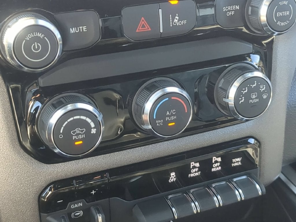 2027 RAM Ram 1500 RAM 1500 EXPRESS CREW CAB 4X4 5'7' BOX