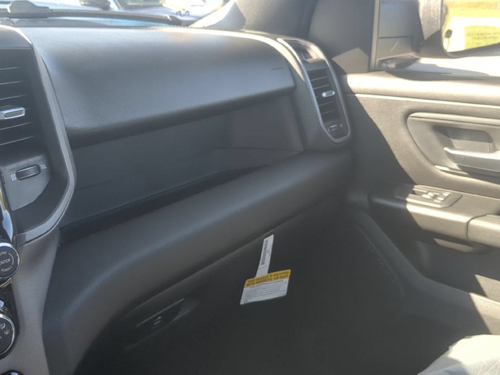 2027 RAM Ram 1500 RAM 1500 EXPRESS CREW CAB 4X4 5'7' BOX