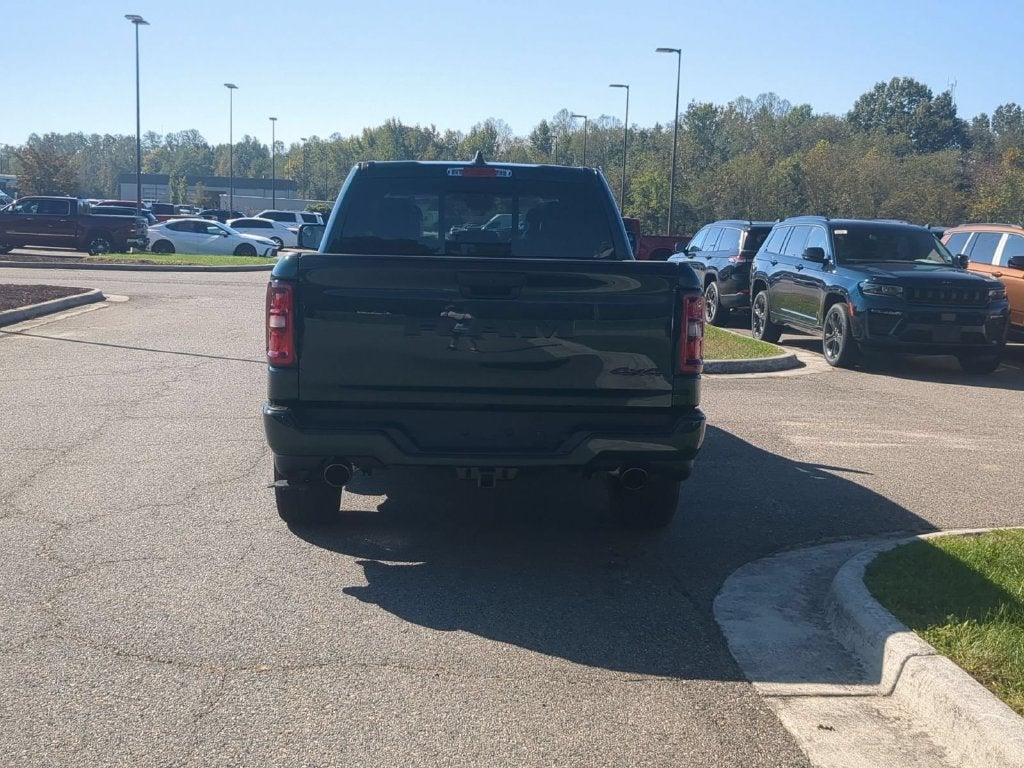 2027 RAM Ram 1500 RAM 1500 EXPRESS CREW CAB 4X4 5'7' BOX