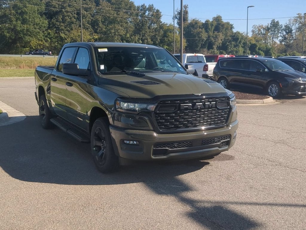2027 RAM Ram 1500 RAM 1500 EXPRESS CREW CAB 4X4 5'7' BOX