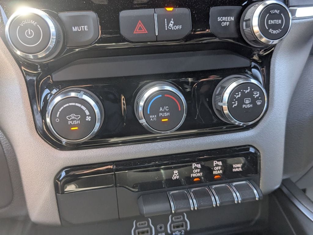 2026 RAM Ram 1500 RAM 1500 EXPRESS CREW CAB 4X4 5'7' BOX