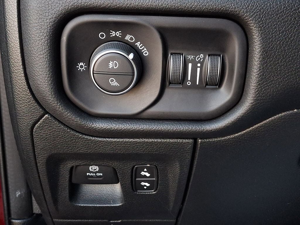 2025 RAM 1500 Laramie Crew Cab 4x4 5'7' Box