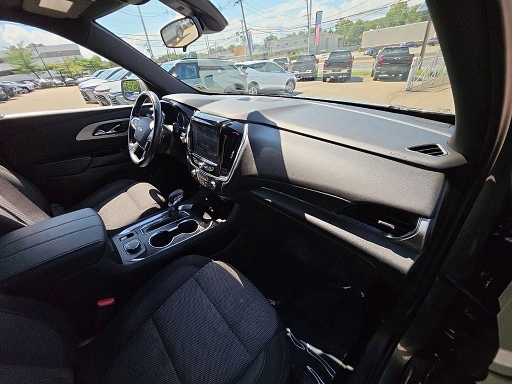 2022 Chevrolet Traverse AWD LT Cloth
