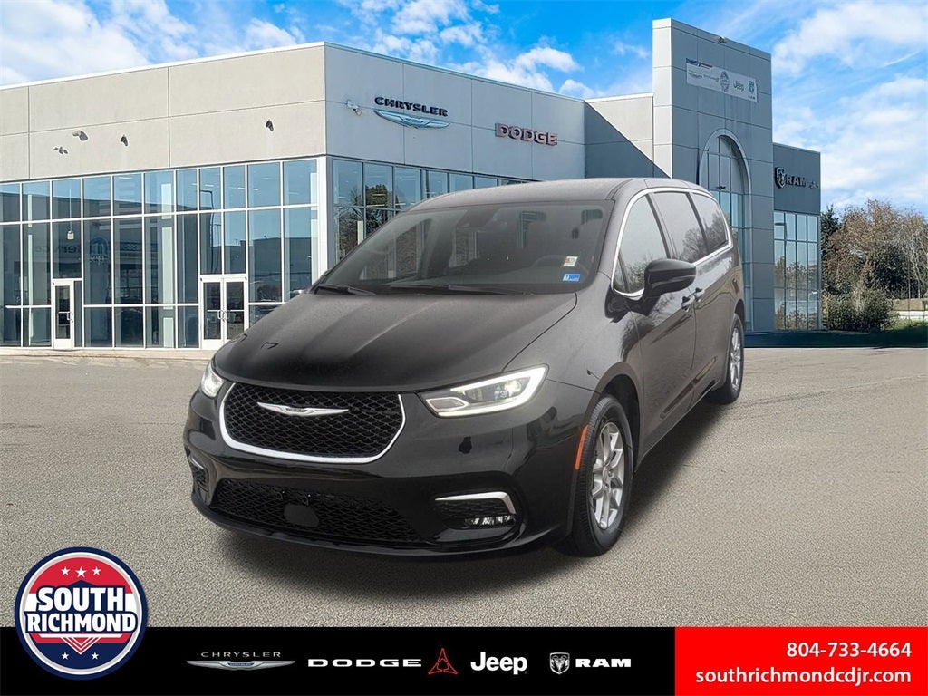 2026 Chrysler Pacifica Select