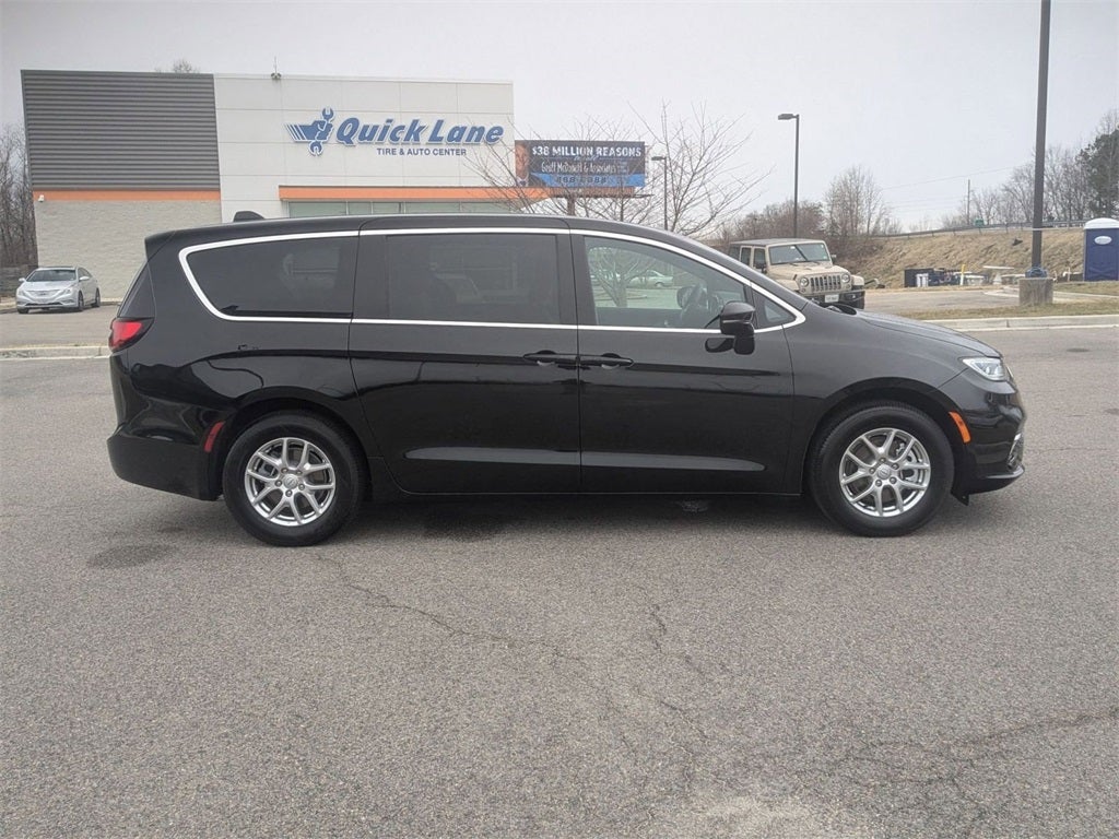 2026 Chrysler Pacifica Select