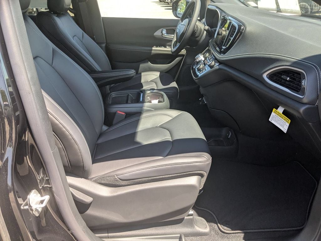 2027 Chrysler Pacifica PACIFICA SELECT