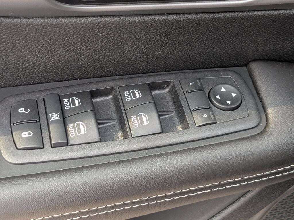 2027 Chrysler Pacifica PACIFICA SELECT