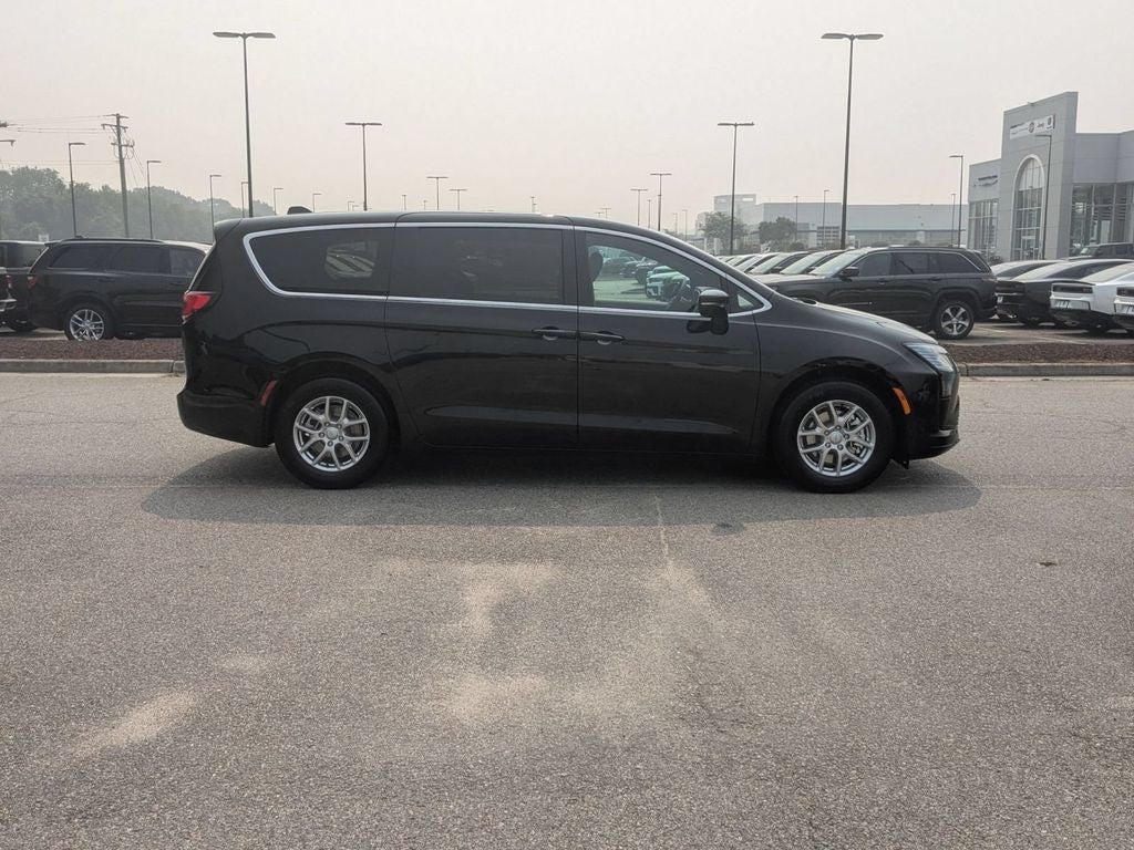 2027 Chrysler Pacifica PACIFICA SELECT