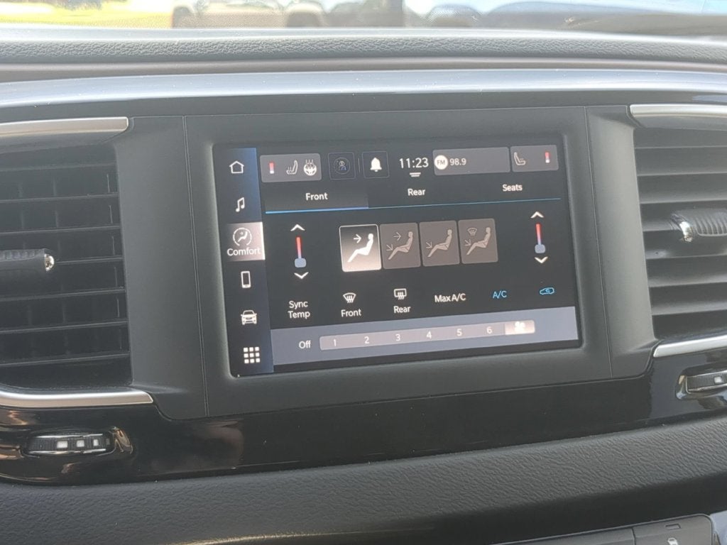 2023 Chrysler Voyager LX