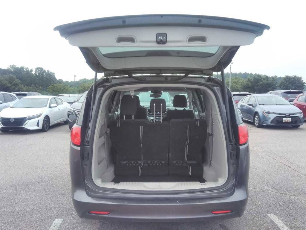2023 Chrysler Voyager LX