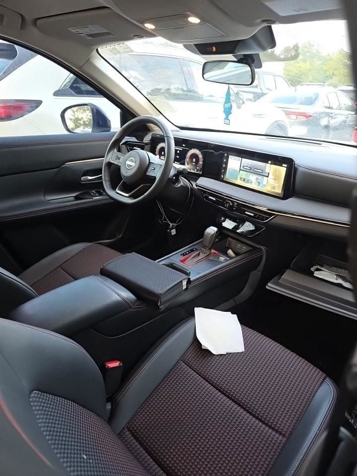 2025 Nissan Kicks SR FWD