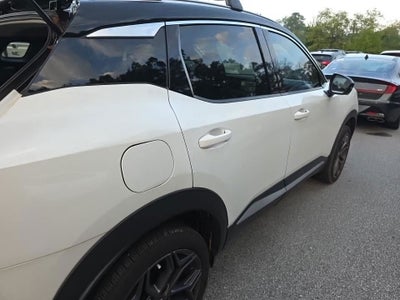 2025 Nissan Kicks SR FWD