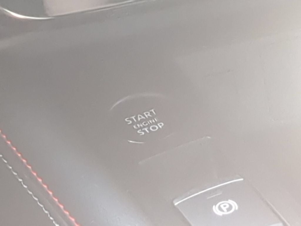2025 Nissan Kicks SR FWD