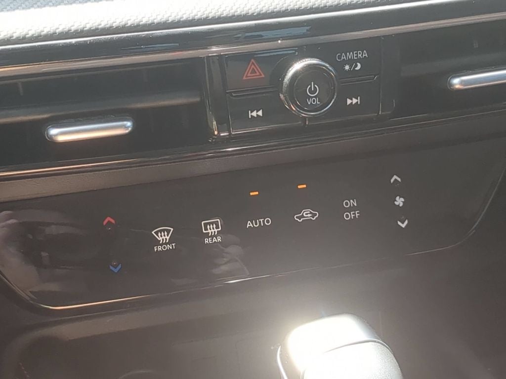 2025 Nissan Kicks SR FWD