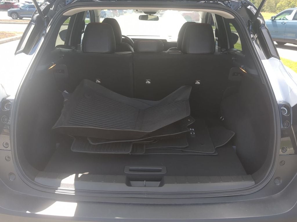 2025 Nissan Kicks SR FWD