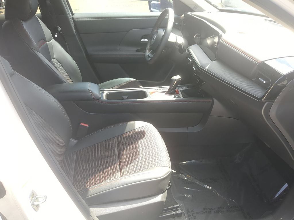 2025 Nissan Kicks SR FWD