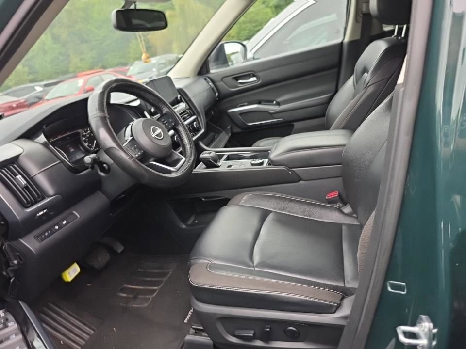 2022 Nissan Pathfinder SL 4WD